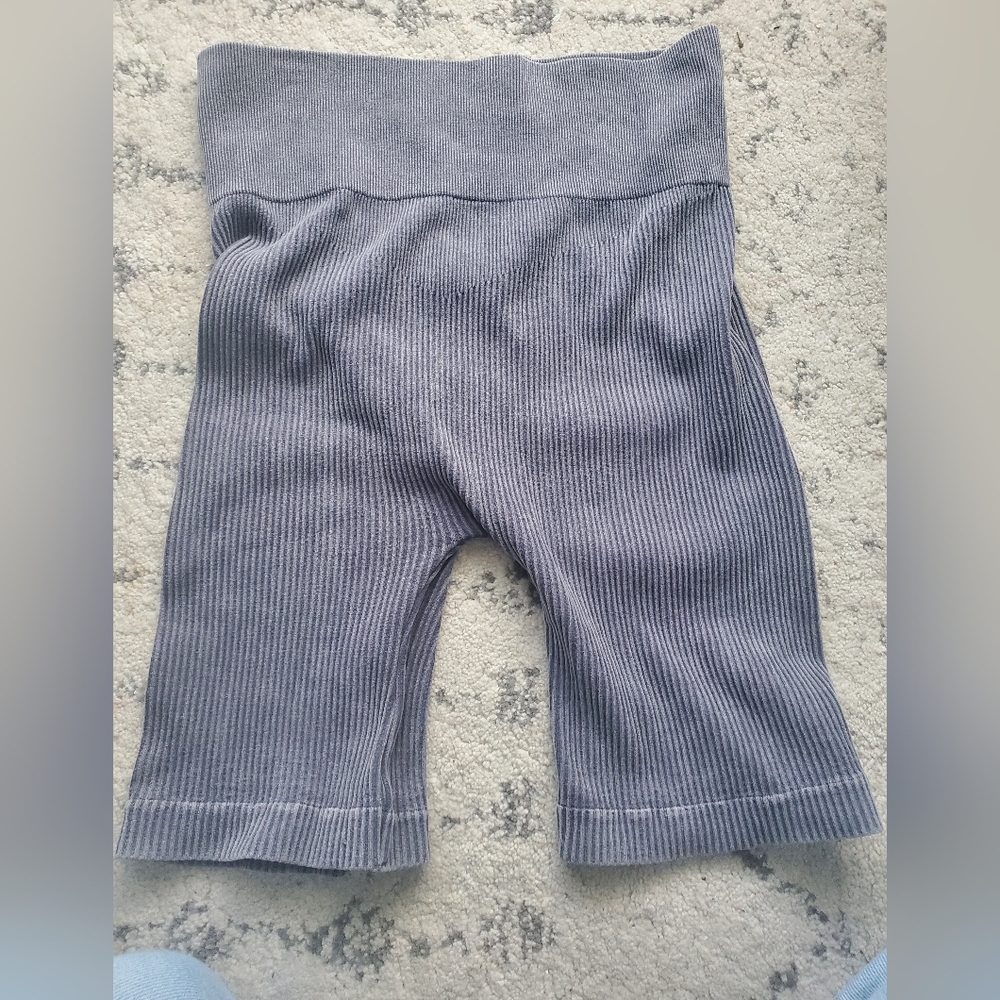 Ribbed gray bike shorts size XL by Aura
